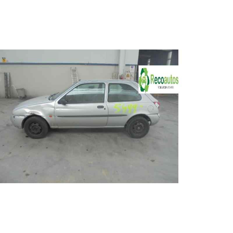 ford fiesta berlina del año 1999