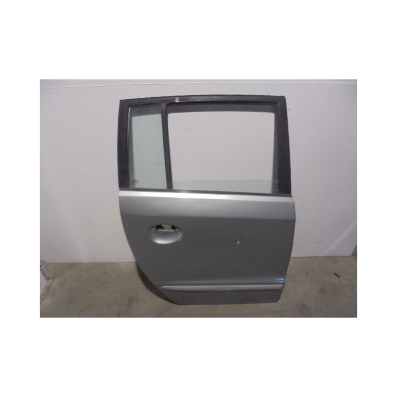 Recambio de puerta trasera derecha para hyundai atos (mx) gls referencia OEM IAM 7700402041 GRIS 5 PUERTAS