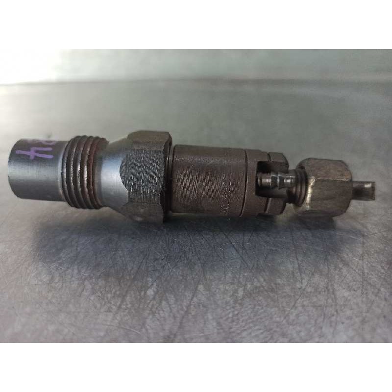 Recambio de inyector para ford fiesta berlina 1.8 diesel cat referencia OEM IAM 9350930027  