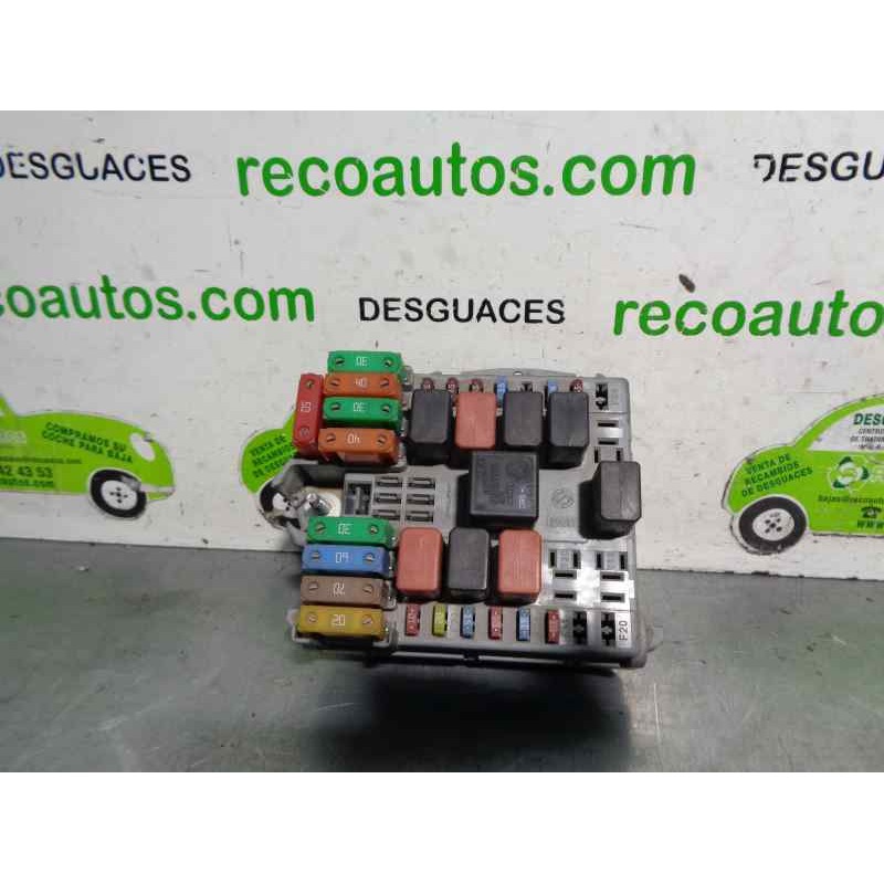 Recambio de caja reles / fusibles para fiat linea (110) 1.3 16v jtd cat referencia OEM IAM 51815360  