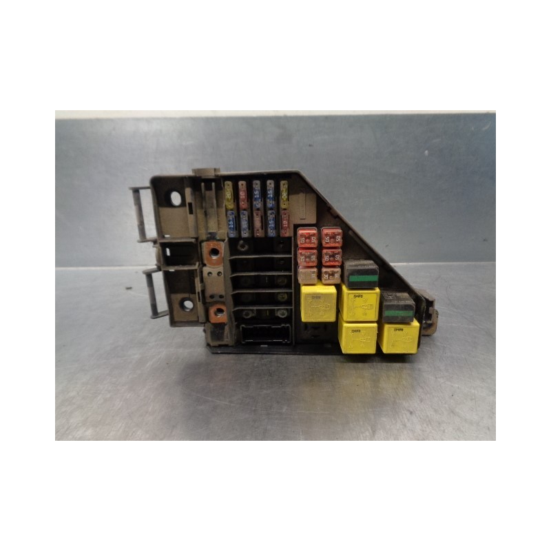Recambio de caja reles / fusibles para mg rover serie 45 (rt) 1.4 16v cat referencia OEM IAM YQE103210 