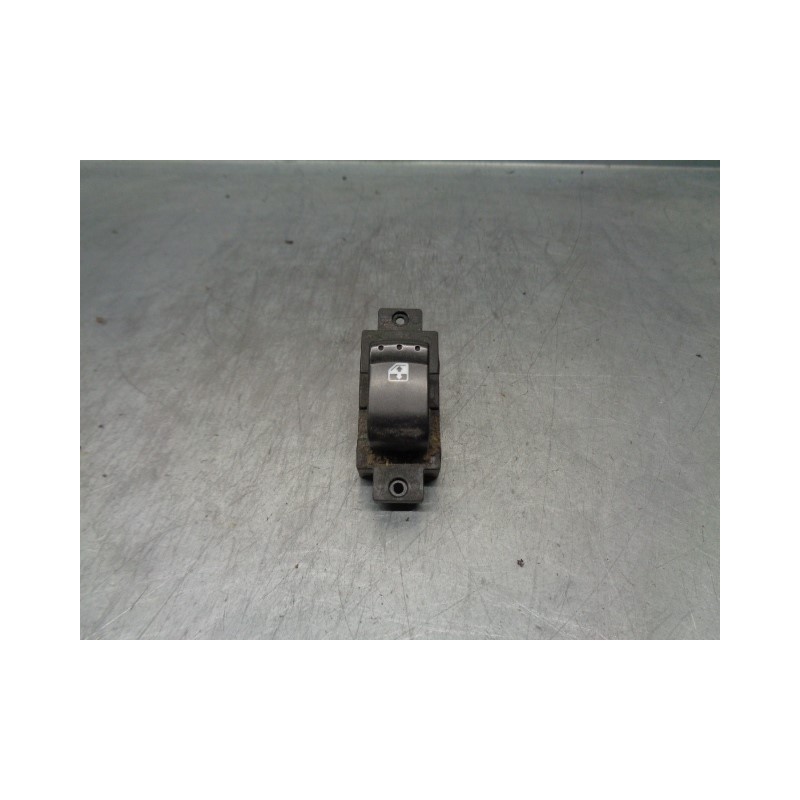 Recambio de mando elevalunas trasero izquierdo para ssangyong rexton w 2.0 td cat referencia OEM IAM 202008279  