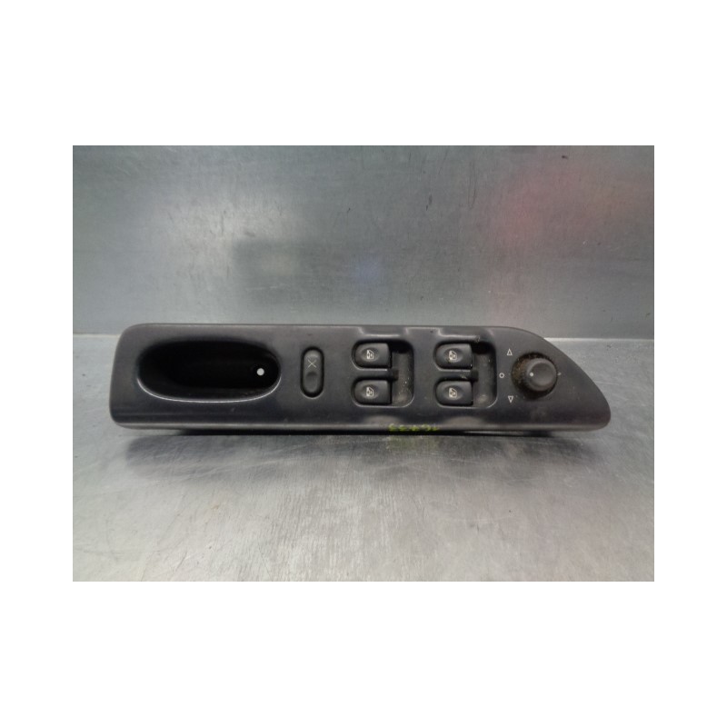 Recambio de mando elevalunas delantero izquierdo para renault laguna (b56) 1.6 referencia OEM IAM 7701699599 7700417090 