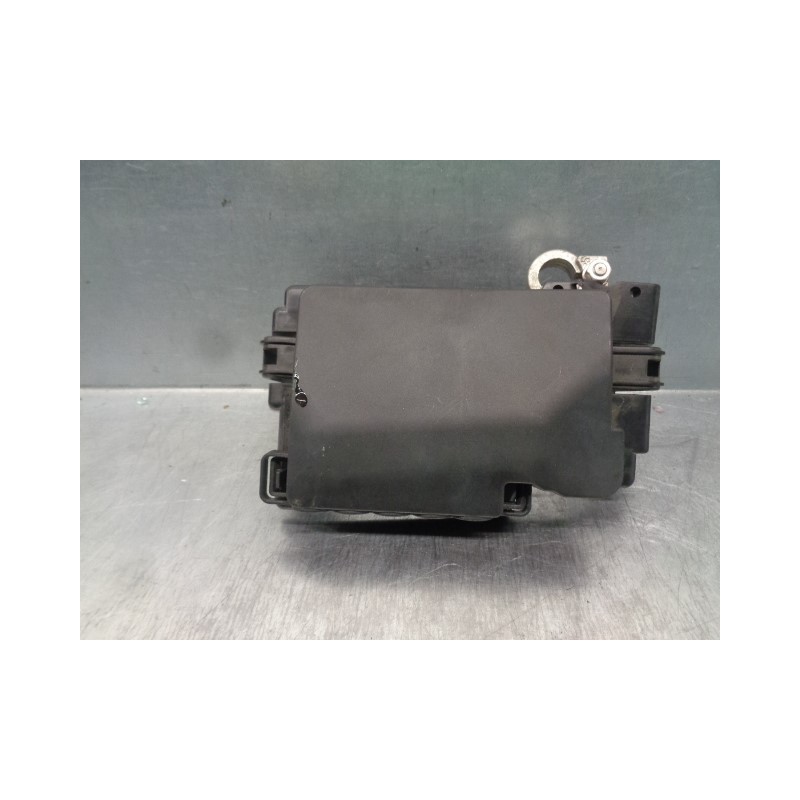 Recambio de caja reles / fusibles para volkswagen polo advance referencia OEM IAM 2Q0937548D 2Q0937550B 