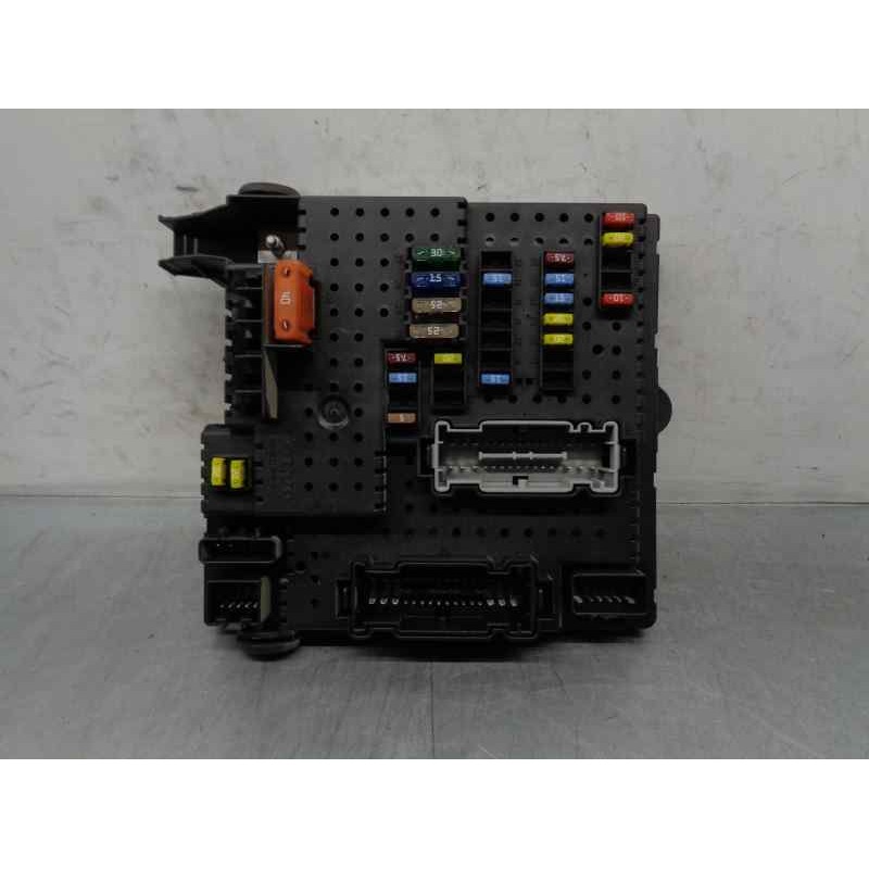 Recambio de caja reles / fusibles para volvo s60 berlina 2.4 cat referencia OEM IAM 30786648  