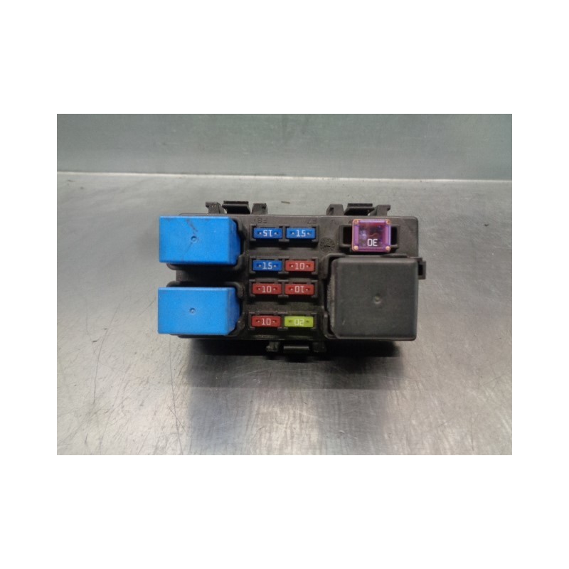 Recambio de caja reles / fusibles para kia sportage drive 4x2 referencia OEM IAM 949512S000 