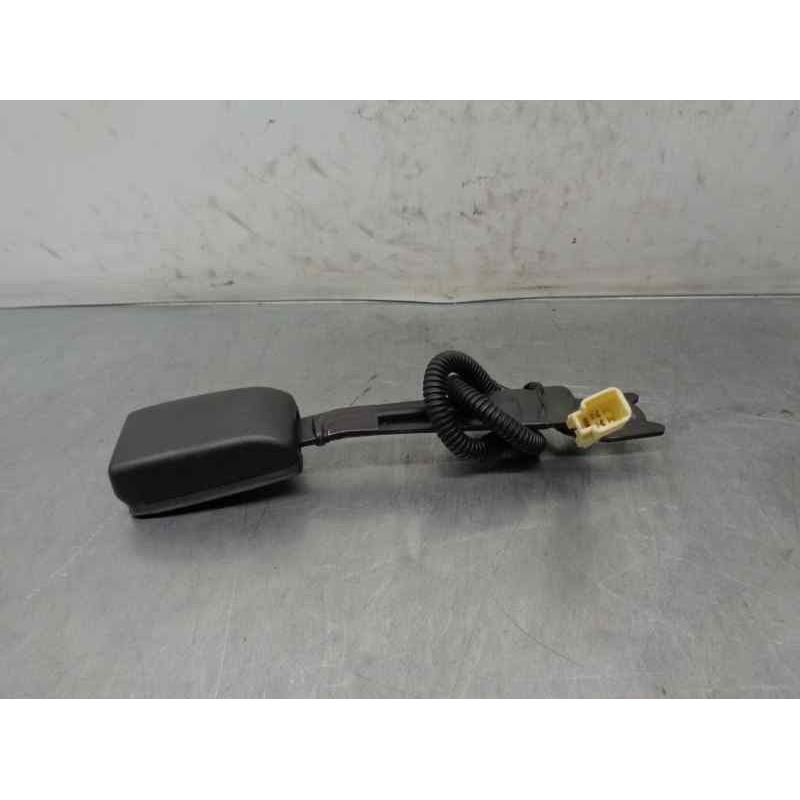 Recambio de enganche cinturon para toyota yaris 1.3 16v cat referencia OEM IAM   