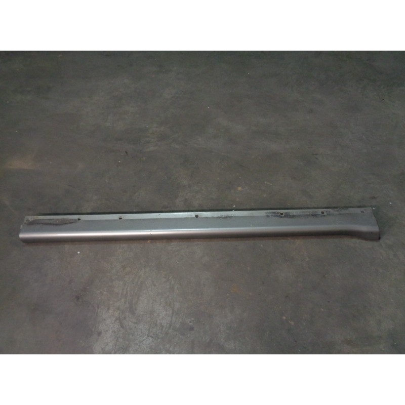 Recambio de spoiler-talonera lat. dcha. para hyundai galloper 2.5 referencia OEM IAM HR650935  