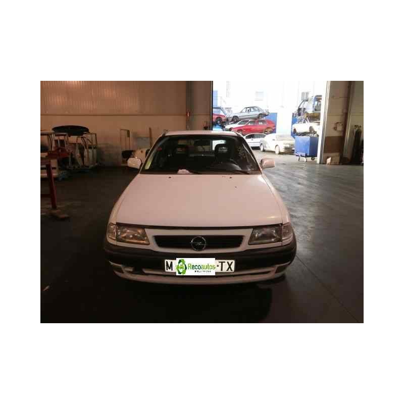 opel astra f berlina del año 1996