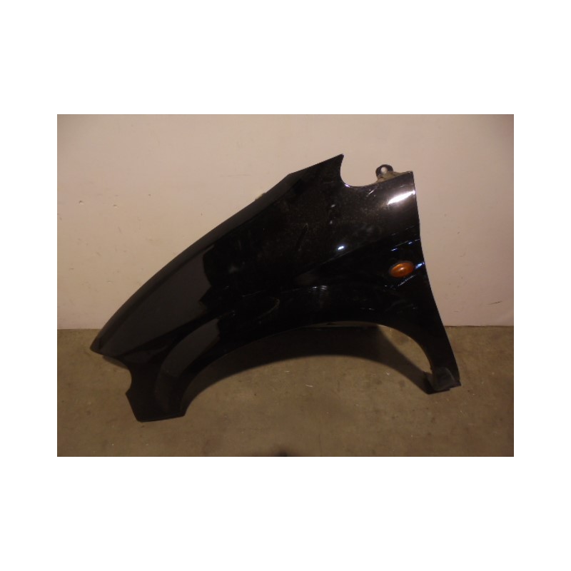 Recambio de aleta delantera izquierda para chrysler voyager (rg) 2.5 crd executive referencia OEM IAM 5018445AA NEGRA 