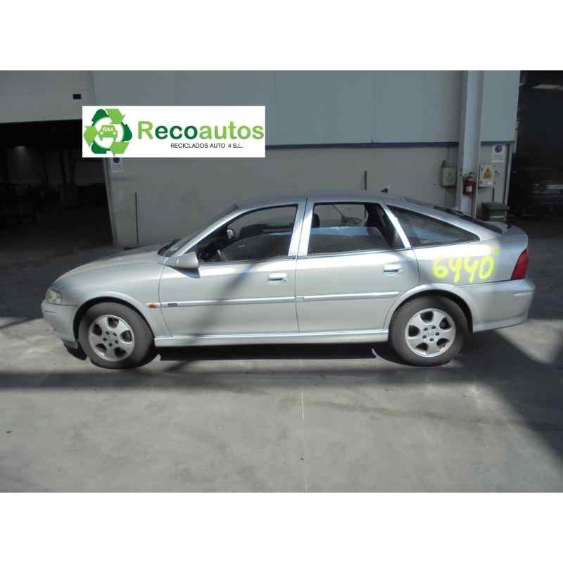 opel vectra b berlina del año 2000