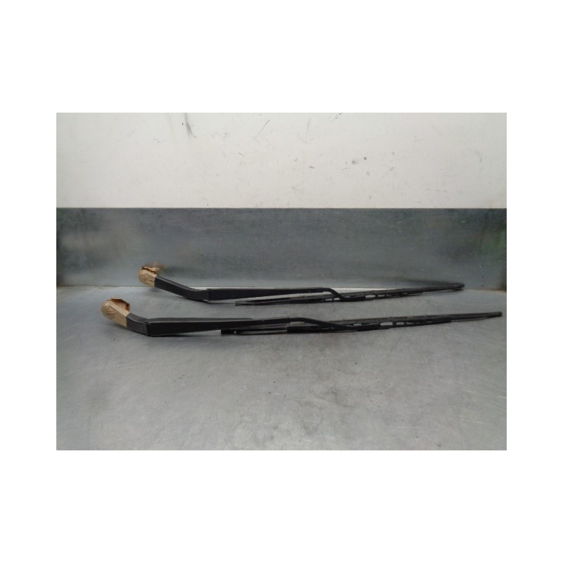 Recambio de brazo limpia delantero derecho para chrysler 300 c 3.0 crd cat referencia OEM IAM   