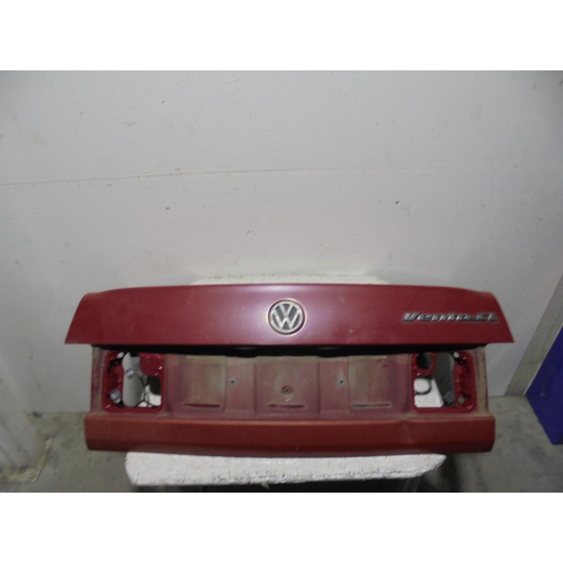 Recambio de porton trasero para volkswagen vento (1h2) 1.8 referencia OEM IAM  ROJO 4 PUERTAS