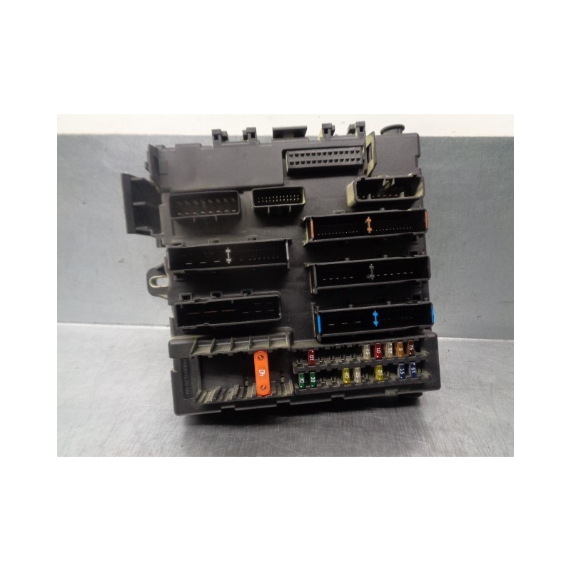 Recambio de caja reles / fusibles para opel vectra c berlina 2.2 16v dti cat (y 22 dtr / l50) referencia OEM IAM 13170892 519047