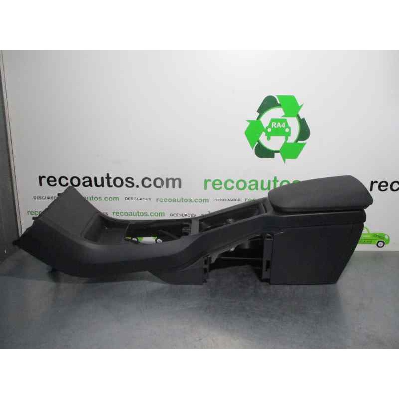 Recambio de apoyabrazos central para volvo v40 cross country 2.0 diesel cat referencia OEM IAM 31448087  