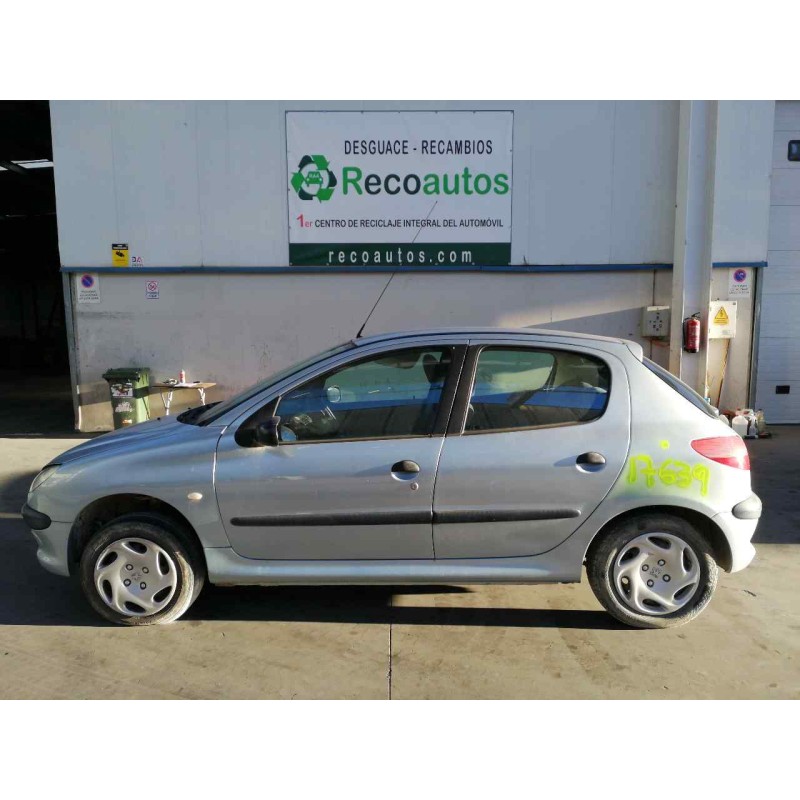 peugeot 206 berlina del año 2001