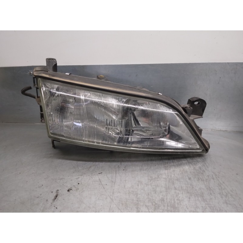 Recambio de faro derecho para opel vectra b berlina 2.0 dti referencia OEM IAM 1216010 085788 VALEO