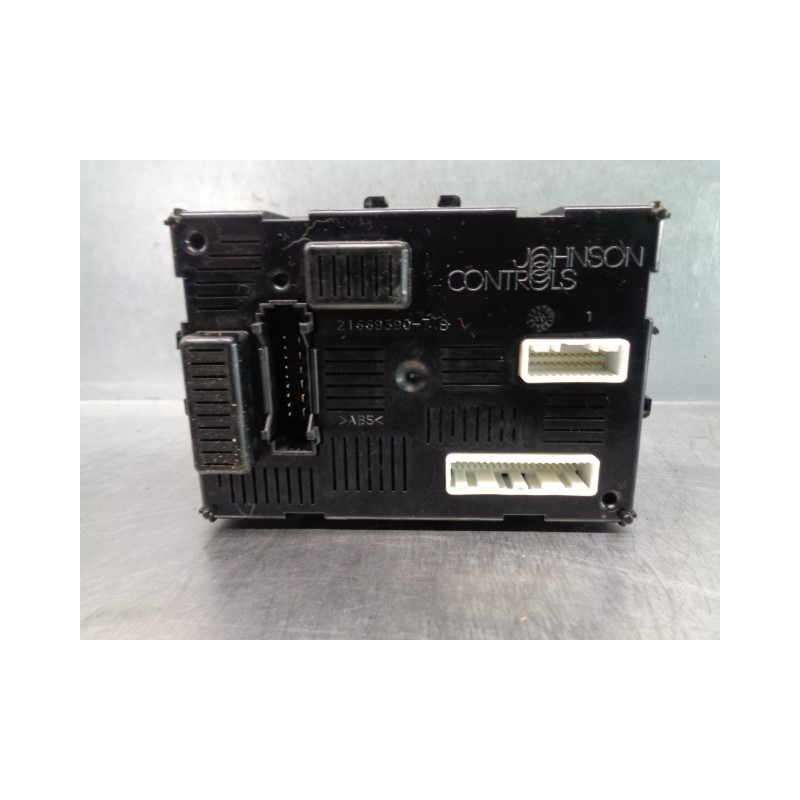 Recambio de caja reles / fusibles para nissan micra (k12e) 1.4 cat referencia OEM IAM 284B2AX601 10045126 BCM