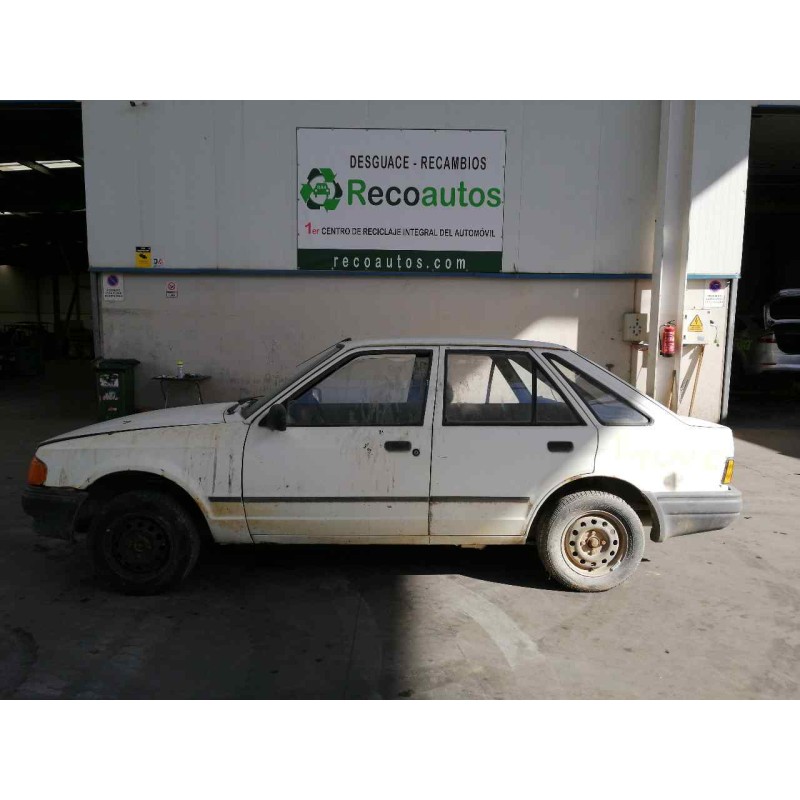 ford escort berlina del año 1986