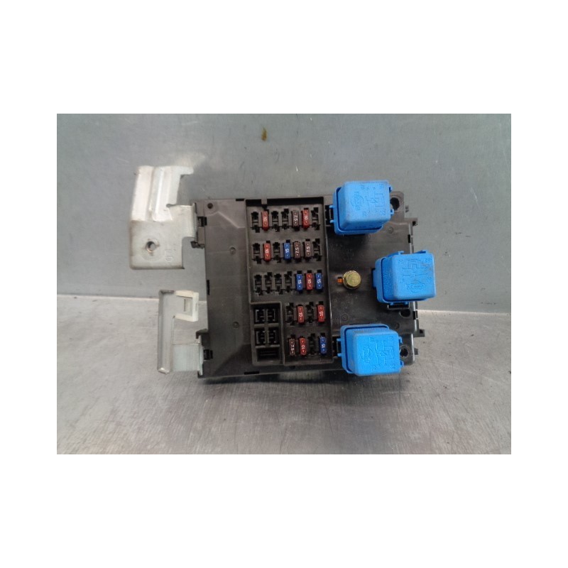 Recambio de caja reles / fusibles para nissan micra (k11) 1.3 16v cat referencia OEM IAM 2438150Y00  