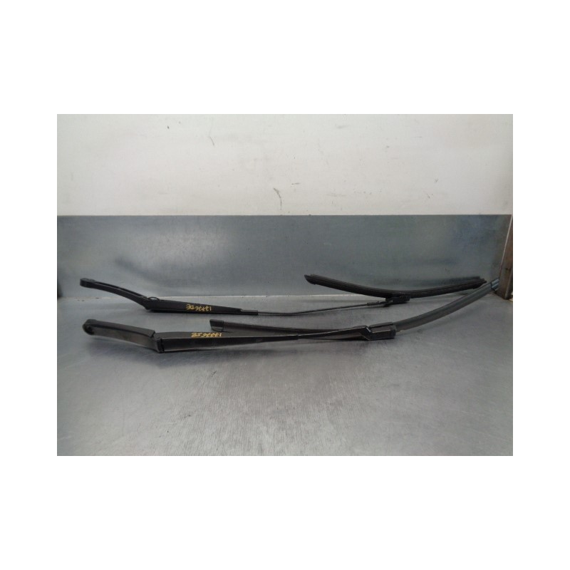 Recambio de brazo limpia delantero derecho para volkswagen polo 1.6 tdi dpf referencia OEM IAM 2G1955409 2G1955410 