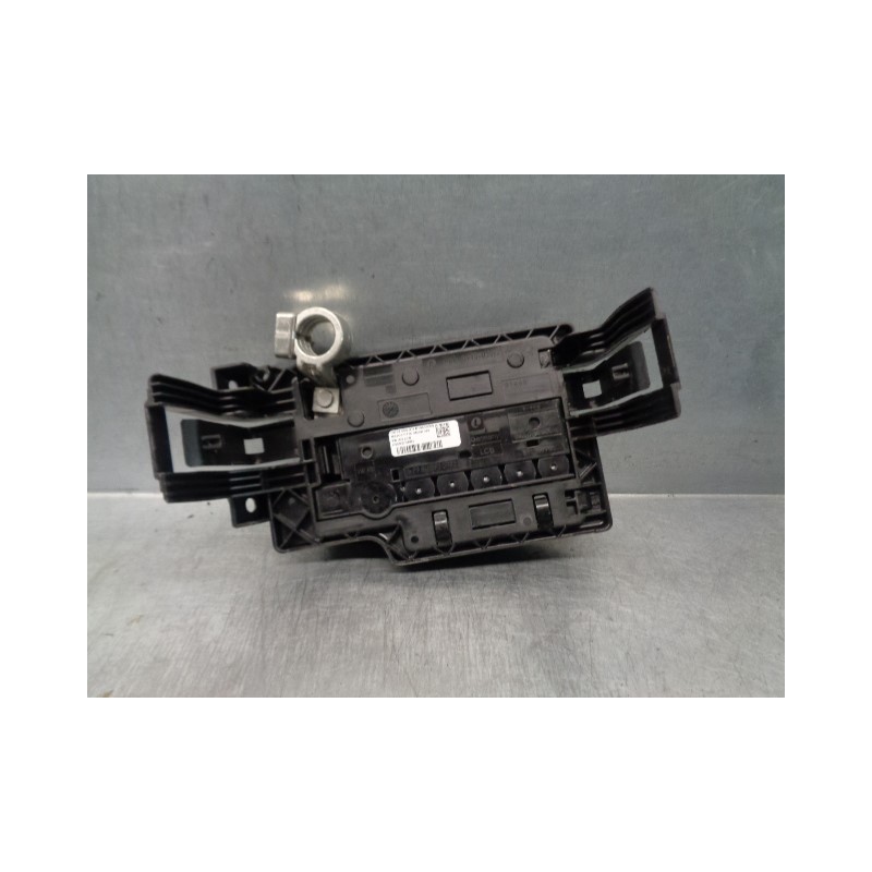 Recambio de caja reles / fusibles para volkswagen polo 1.6 tdi dpf referencia OEM IAM 2Q0937548D 2Q0937550B 