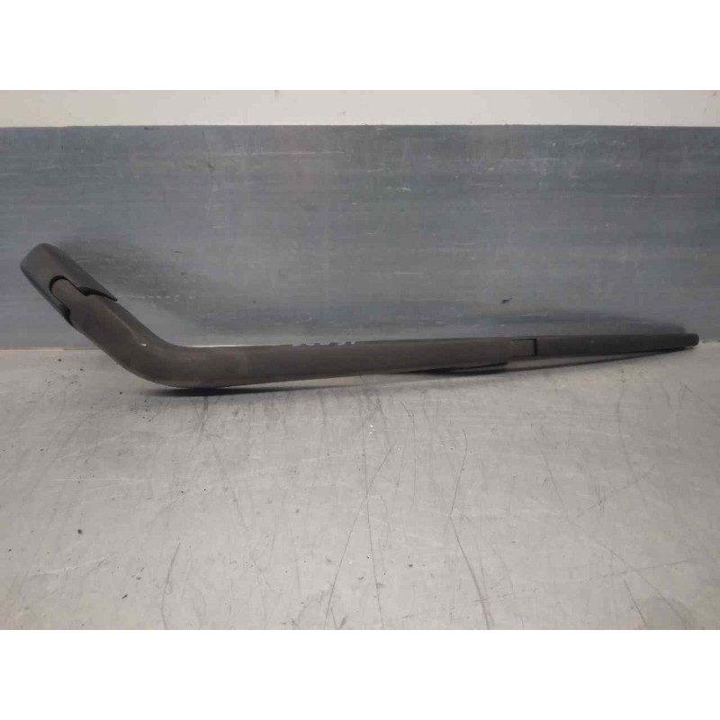 Recambio de brazo limpia trasero para toyota auris 1.4 16v cat referencia OEM IAM 8524102040  5 PUERTAS