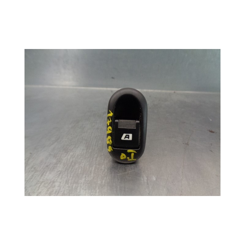 Recambio de mando elevalunas delantero izquierdo para citroen c2 1.4 referencia OEM IAM 96401469XT  