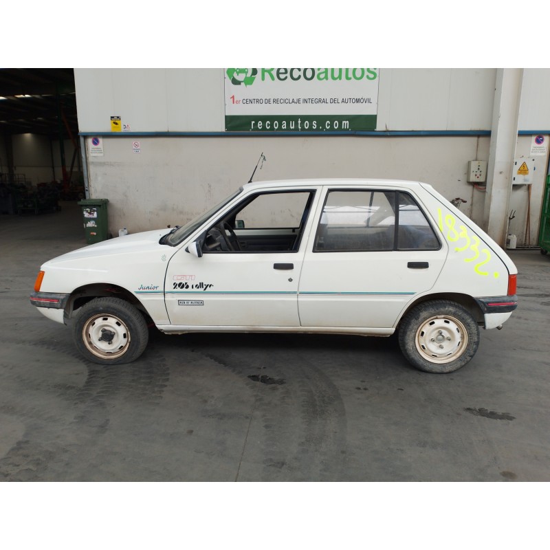 peugeot 205 berlina del año 1990