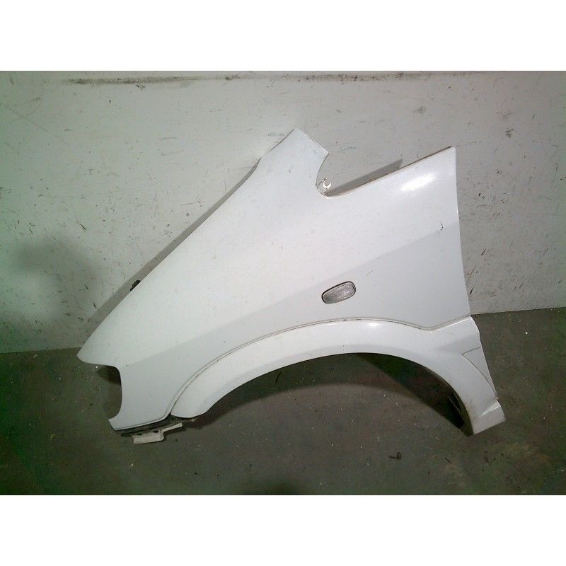 Recambio de aleta delantera izquierda para opel zafira a elegance referencia OEM IAM 93174456 BLANCA 