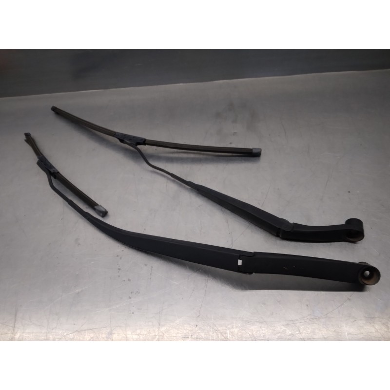 Recambio de brazo limpia delantero izquierdo para kia rio 1.4 crdi cat referencia OEM IAM 983501R100  