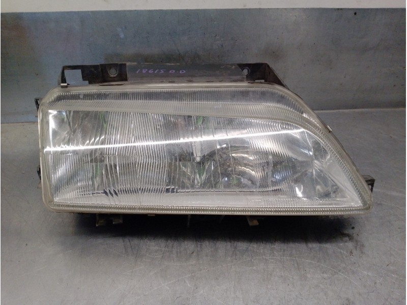 Recambio de faro derecho para citroen xantia berlina 1.9 turbodiesel referencia OEM IAM 6205R9  5 PUERTAS
