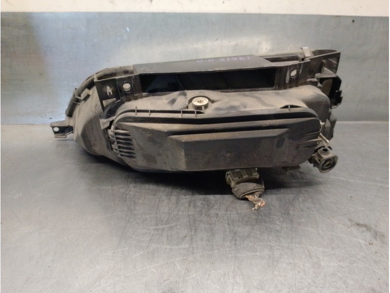 Recambio de faro derecho para citroen xantia berlina 1.9 turbodiesel referencia OEM IAM 6205R9  5 PUERTAS