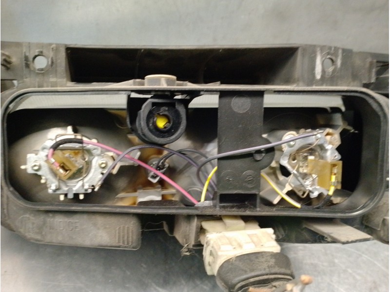 Recambio de faro derecho para citroen xantia berlina 1.9 turbodiesel referencia OEM IAM 6205R9  5 PUERTAS