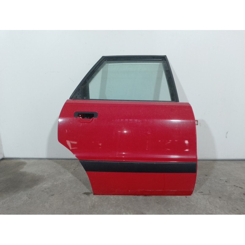 Recambio de puerta trasera derecha para audi 80 (82/83/84) 1.6 referencia OEM IAM 8A0833706  ROJO