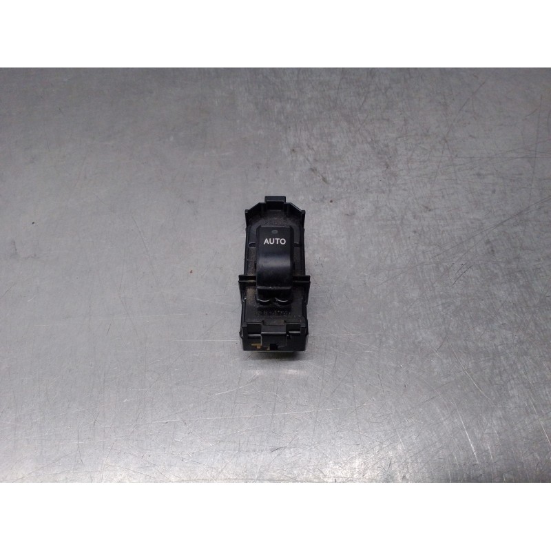 Recambio de mando elevalunas trasero derecho para lexus is200 (ds2/is2) 2.2 d-cat referencia OEM IAM 8403053020 12 PINES 4 PUERT