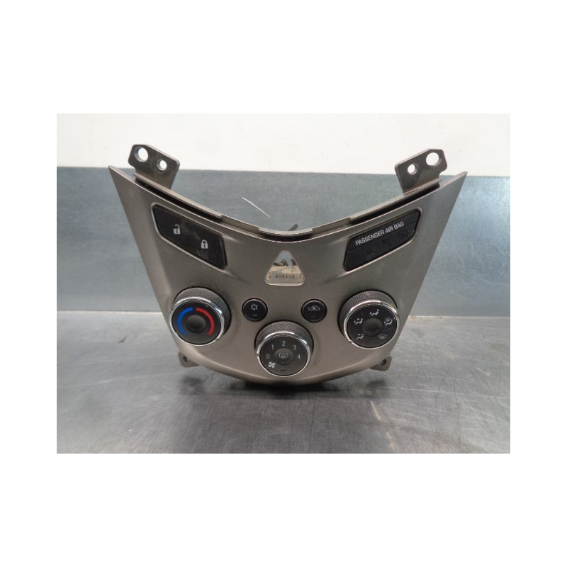 Recambio de mando climatizador para chevrolet aveo berlina hatchback lt referencia OEM IAM 95164452 20T384452K 