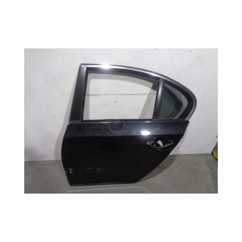 Recambio de puerta trasera izquierda para bmw serie 5 berlina (e60) referencia OEM IAM 41009631831 NEGRA 5 PUERTAS