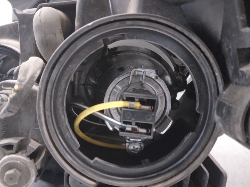 Recambio de faro derecho para hyundai i30 1.4 cat referencia OEM IAM 921022R000 5 PUERTAS 