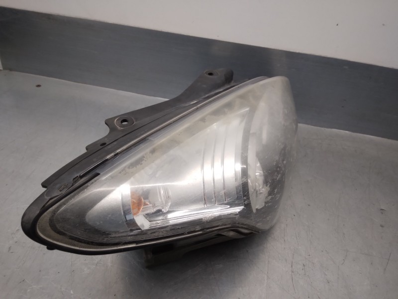 Recambio de faro derecho para hyundai i30 1.4 cat referencia OEM IAM 921022R000 5 PUERTAS 