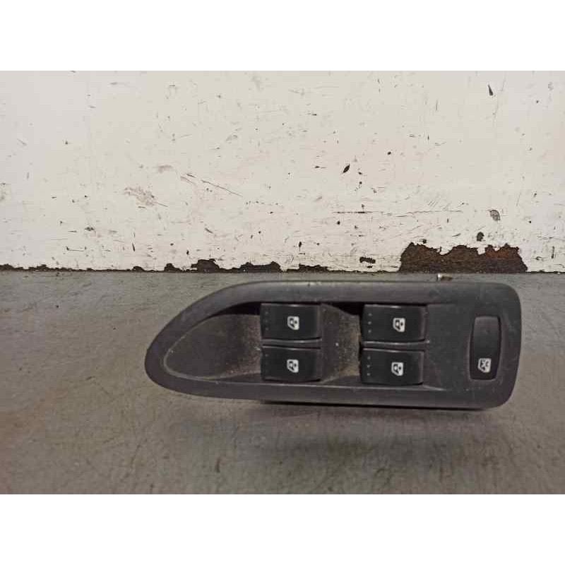 Recambio de mando elevalunas delantero izquierdo para renault laguna ii (bg0) 2.0 referencia OEM IAM 8200315050A  