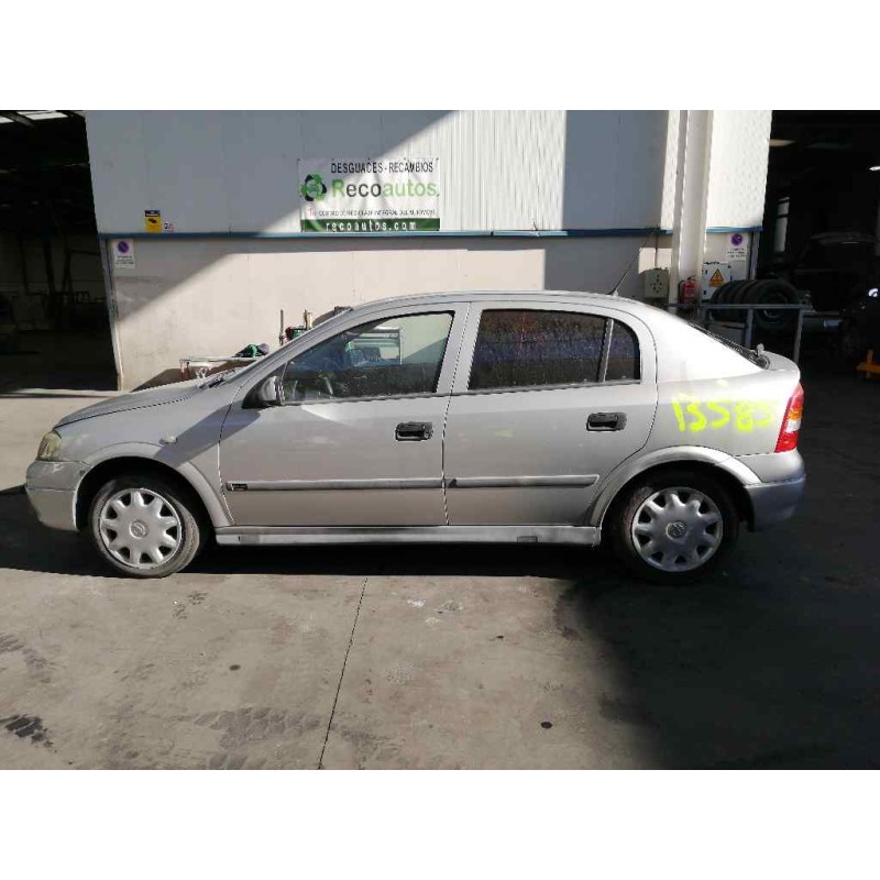 opel astra g berlina del año 2000