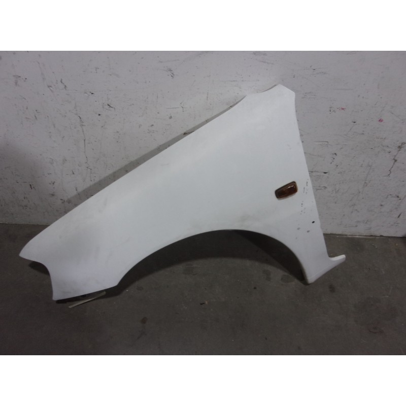 Recambio de aleta delantera izquierda para citroen saxo 1.1 referencia OEM IAM 7840G6 BLANCA 