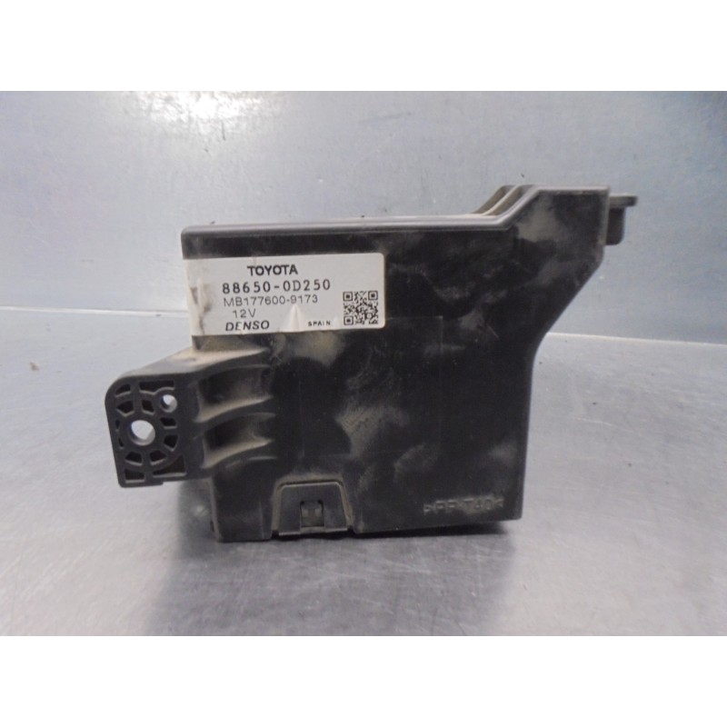 Recambio de modulo electronico para toyota yaris 1.0 cat referencia OEM IAM 886500D250 1776009172 DENSO