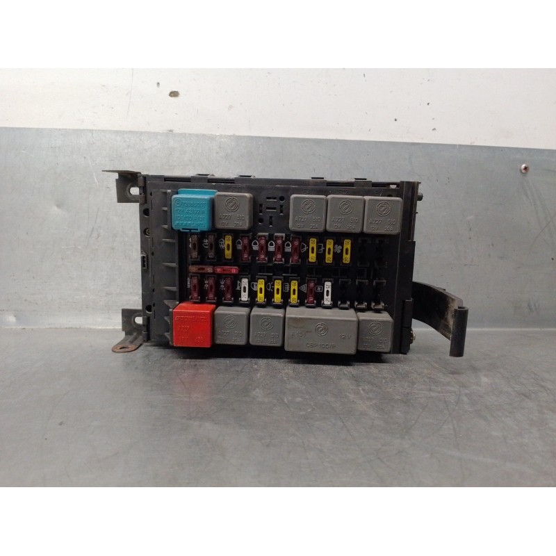 Recambio de caja reles / fusibles para fiat tempra berlina (159) 1.9 diesel referencia OEM IAM 822129990 VB7601565 