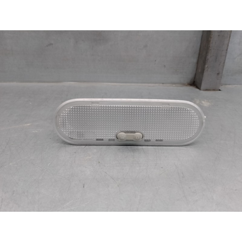 Recambio de luz interior para renault kangoo referencia OEM IAM 8200074362  