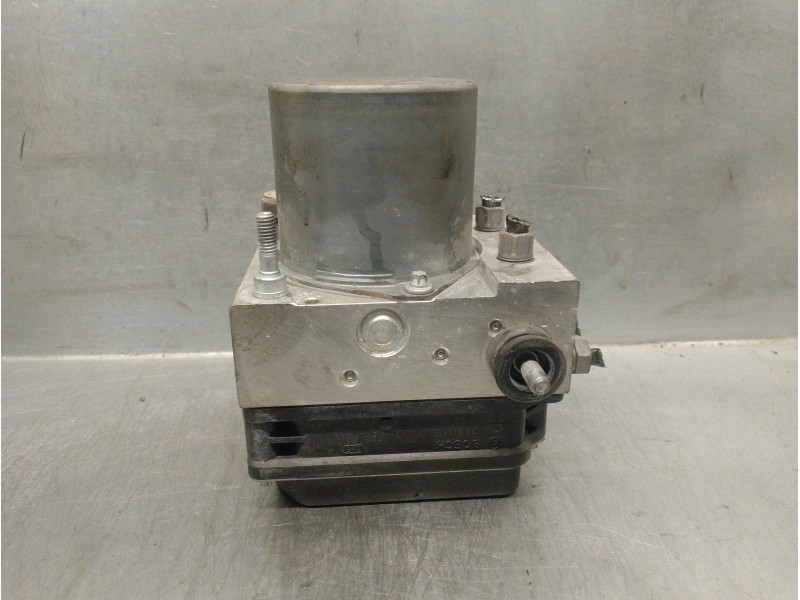 Recambio de abs para peugeot 3008 1.2 12v e-thp / puretech referencia OEM IAM 9674677580 0265230881 BOSCH