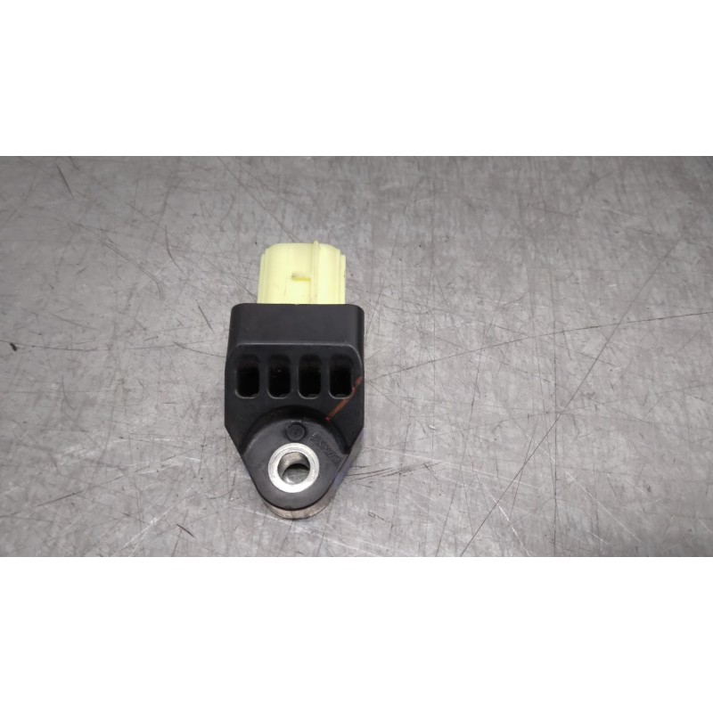 Recambio de sensor impacto para toyota yaris 1.3 16v cat referencia OEM IAM 898310D090 831AAXWGA DENSO