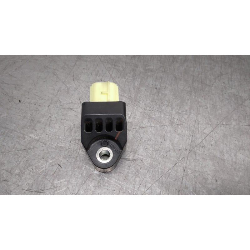 Recambio de sensor impacto para toyota yaris 1.3 16v cat referencia OEM IAM 898310D090 831AAYJR3 DESNO