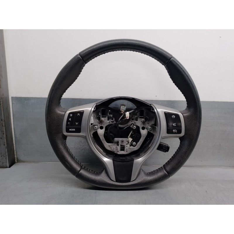 Recambio de volante para toyota yaris 1.3 16v cat referencia OEM IAM   